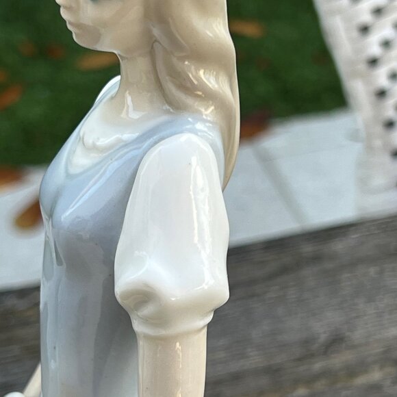 Vintage Girl holding Bird Dove Figurine, Tenora of Spain Rare Hard to Find - Picture 6 of 10